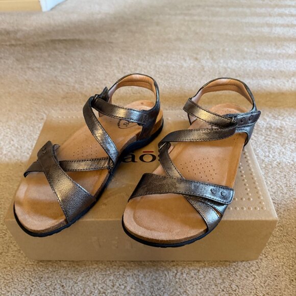 Taos Footwear Women's Grand Z Pewter Sandals Sz 7 - Picture 2 of 6